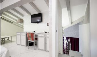 apartment - 2 queensize-betten, separates gebäude, zwei ebenen, zwei schlafzimmer, 2 badezimmer, sofabett, balkon