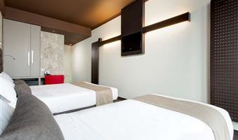 1 kingsize-bett, comfort zimmer, blick auf den garten, terrasse, auf wunsch kann das zimmer auch mit zwei einzelbetten ausgestattet werden