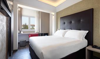 business-zimmer, 1 queensize-bett, nichtraucher, flat-screen-fernseher, blick auf die straße, parkettboden
