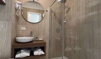 business-zimmer, 1 queensize-bett, nichtraucher, flat-screen-fernseher, blick auf die straße, parkettboden, new room