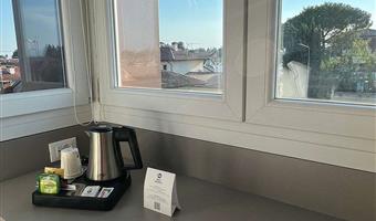 business-zimmer, 1 queensize-bett, nichtraucher, flat-screen-fernseher, blick auf die straße, parkettboden, new room