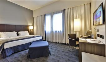 1 kingsize-bett, 1 zusätzliches bett, dreierzimmer