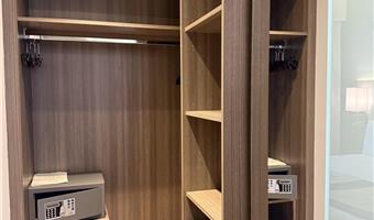 1 kingsize-bett, junior-suite, double sofabed