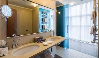 suite - 1 kingsize-bett, 2 verbindungszimmer, zwei badezimmer, zwei doppel-sofabetten