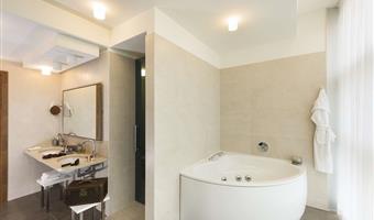 suite - 1 kingsize-bett, 2 verbindungszimmer, zwei badezimmer, zwei doppel-sofabetten