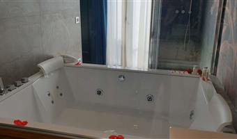 1 queensize-bett, nichtraucher, royal suite, minibar, jacuzzi-whirlpool, balkon, tv 43