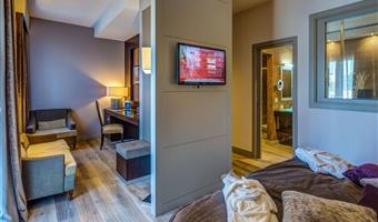 1 queensize-bett, nichtraucher, royal suite, minibar, jacuzzi-whirlpool, balkon, tv 43