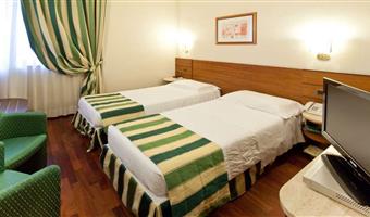 1 kingsize-bett 2 einzelbetten, familienzimmer, verbindungszimmer mit zwei bädern