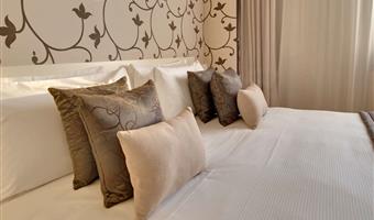 1 kingsize-bett, familienzimmer, komfort-zimmer, zwei zusätzliche einzelbetten, parkett