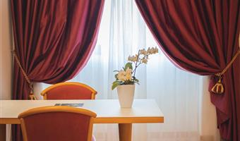 1 queensize- und 1 einzelbett, kaffeemaschine, wi-fi, flat-screen-fernseher, klimatisiert