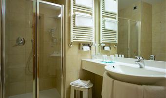 1 doppelbett in königsgröße, standard-zimmer, 14 qm, sky-kanäle, wi-fi, tee und kaffeemaschine, nichtraucher-zimmer