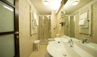 1 doppelbett in königsgröße, standard-zimmer, 14 qm, sky-kanäle, wi-fi, tee und kaffeemaschine, nichtraucher-zimmer