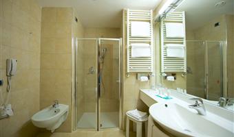 1 doppelbett in königsgröße, standard-zimmer, 14 qm, sky-kanäle, wi-fi, tee und kaffeemaschine, nichtraucher-zimmer