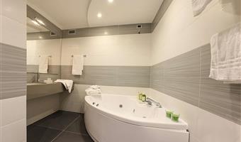 1 kingsize-bett, sofabett, deluxe-zimmer, sauna, whirlpool, dusche