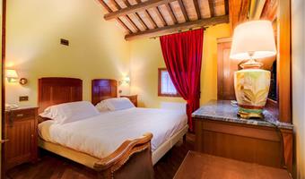 1 queen-bett, nichtraucherzimmer, economy zimmer, 2 einzelbetten auf anfrage