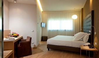 1 kingsize-bett, superior-zimmer, bad mit fenster