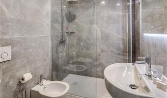 suite - 1 kingsize-bett, nichtraucher, bademantel und pantoffeln