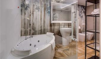 suite - 1 kingsize-bett, nichtraucher, bademantel und pantoffeln