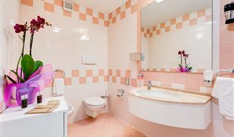 1 queensize-bett, familienzimmer, sofabett