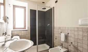 1 queensize- und 1 einzelbett, standardzimmer