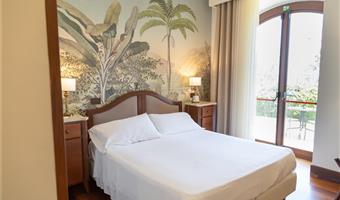 1 queensize-bett, standardzimmer, einzelbetten auf anfrage