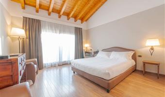 1 queensize-bett, nichtraucher, superior-zimmer, balkon, blick auf den see