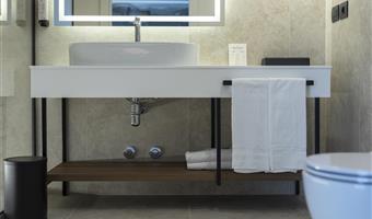 1 queensize-bett, nichtraucher, junior-suite, sofabett, balkon, kostenloses parken im parkhaus, kostenlose whirlpool-nutzung