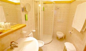 1 queensize-bett, nichtraucher, junior-suite, balkon, bergblick