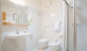 1 queensize- und 1 einzelbett, nichtraucher, comfort zimmer, balkon, bergblick