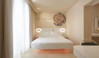 2 kingsize-betten, nichtraucher, junior-suite, hofblick, auf wunsch kann das zimmer auch mit zwei einzelbetten ausgestattet werden, bademantel und pantoffeln, komplettes frühstück
