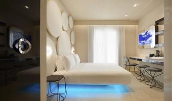 suite – 1 queensize-bett, nichtraucherzimmer, blick auf den innenhof, bademantel und hausschuhe, komplettes frühstück