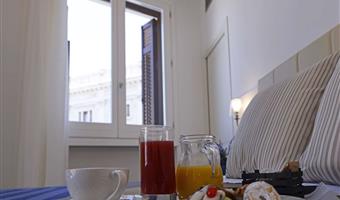 1 queensize-bett, nichtraucher, classic zimmer, innenansicht, auf wunsch kann das zimmer auch mit zwei einzelbetten ausgestattet werden