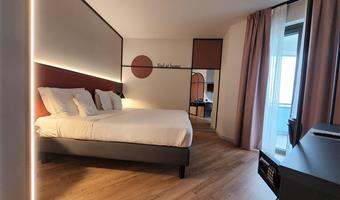 1 kingsize-bett, nichtraucher, superior-zimmer, balkon, auf wunsch kann das zimmer auch mit zwei einzelbetten ausgestattet werden, bademäntel und hausschuhe