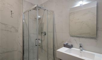 1 kingsize-bett, nichtraucher, standardzimmer, auf wunsch kann das zimmer auch mit zwei einzelbetten ausgestattet werden