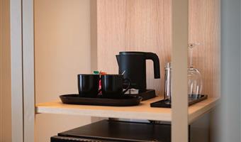 1 kingsize-bett, nichtraucher, junior-suite, sofabett, balkon, meerblick zur seite