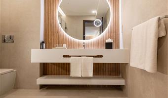 1 kingsize-bett, nichtraucher, junior-suite, sofabett, balkon, meerblick zur seite