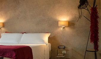 1 queensize-bett, 1 einzelbett, nichtraucher, deluxe-zimmer