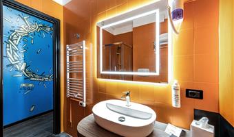 1 queensize-bett, nichtraucher, comfort zimmer, auf wunsch kann das zimmer auch mit zwei einzelbetten ausgestattet werden