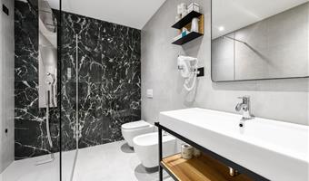 1 queensize-bett 1 etagenbett, nichtraucher, nebengebäude, familienzimmer