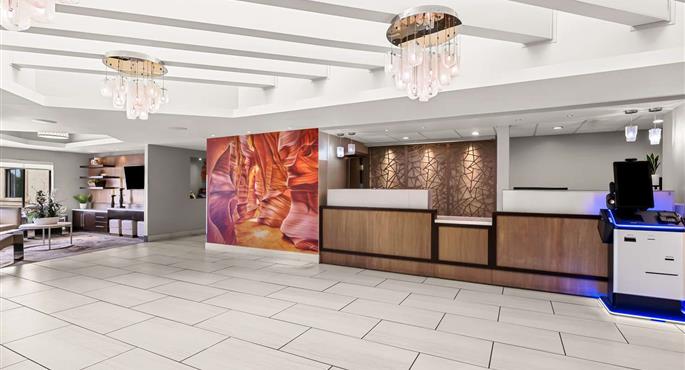 Hall of the Best Western Plus at Lake Powell in Page - 03117