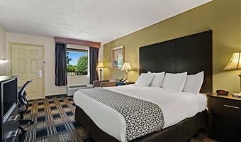 Room of the Best Western Windsor Suites - Fayetteville - 04100