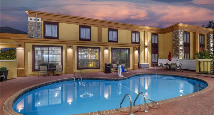 Pool of the Best Western Aspen Hotel - Fort Smith - 04117