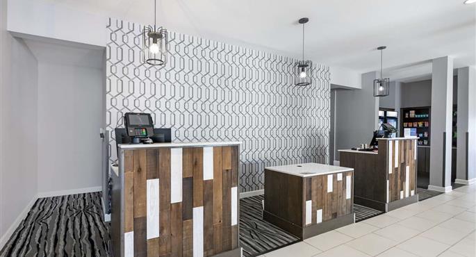 Hall of the Best Western Plus Executive Residency Marion in Marion - 04119