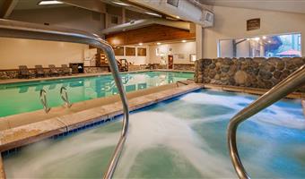 Pool of the Best Western Plus Tree House - Mount Shasta - 05243