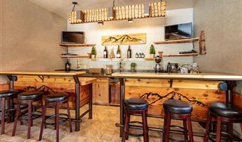 Restaurant of the Best Western Plus Tree House - Mount Shasta - 05243