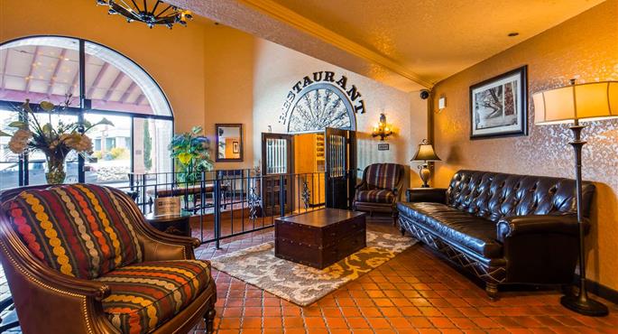 Hall of the Best Western El Grande Inn in Clearlake - 05433