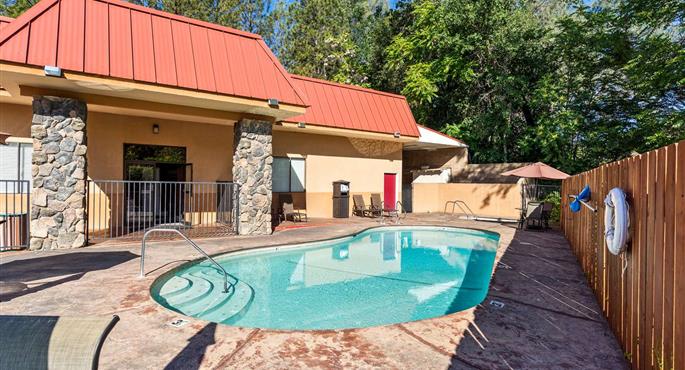 Pool of the Best Western Plus Yosemite Way Station Motel - Mariposa - 05440