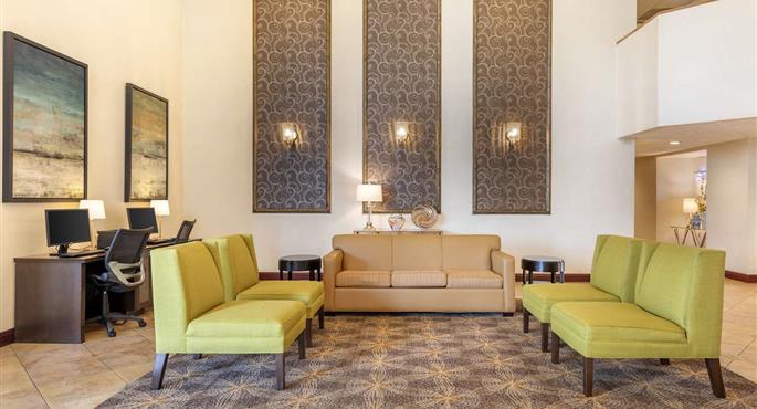 Hall of the Best Western Plus West Covina Inn in West Covina - 05473