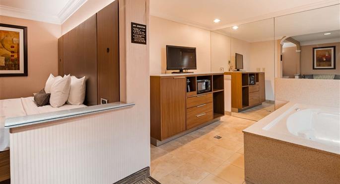 Room of the Best Western Plus Suites Hotel - LAX  Airport LA Stadium - Inglewood - 05517