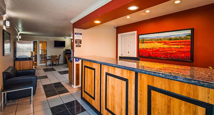 Hall of the Best Western Americana in Dinuba - 05562